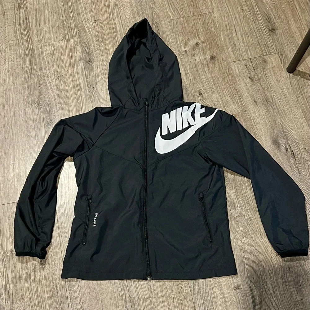 Nike Youth Black Packable Windbreaker Rain Jacket Medium NWOT new never worn - Picture 1 of 7